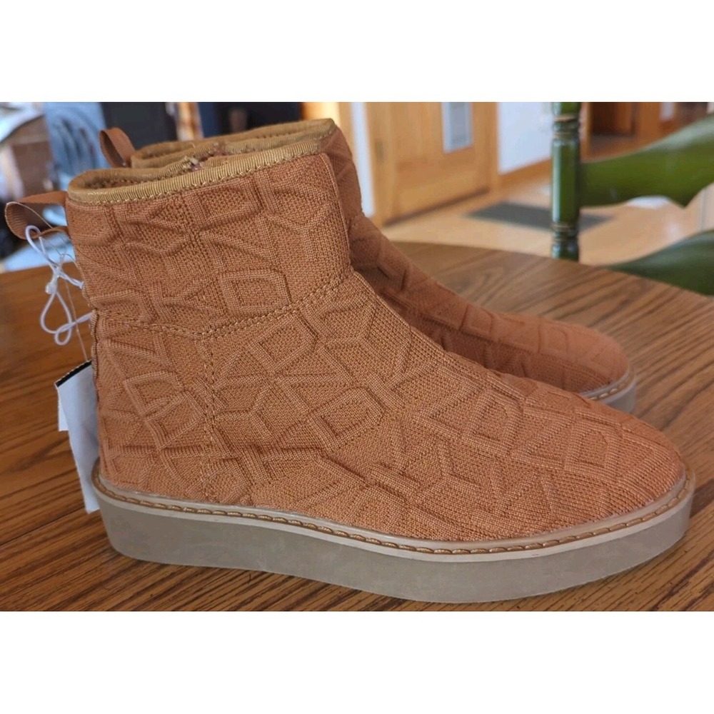 New NWY DKNY Womens Samara2 Chestnut Size 6 Medium Platform‎ Ankle Boots Sherpa